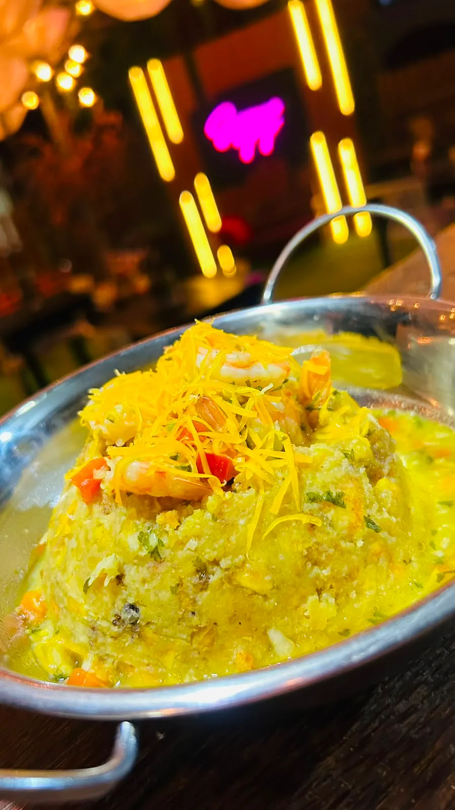 Mofongo relleno de mariscos coronado con queso gratinado.